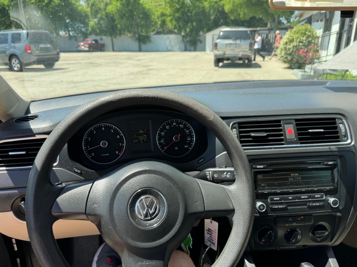 2014 Black Volkswagen Jetta SE (3VWD07AJ3EM) with an 1.8L L4 DOHC 20V engine, Automatic transmission, located at 3624 Hemphill St., Fort Worth, TX, 76110, (817) 926-8921, 32.696205, -97.331985 - Photo#7